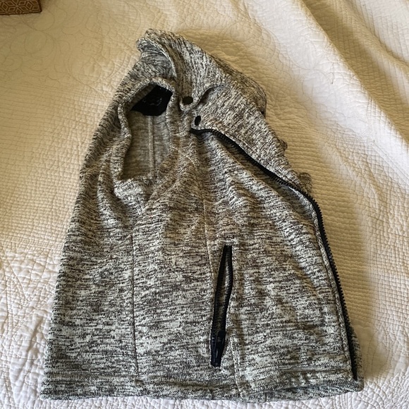 Calvin Klein Performance Vest - Picture 3 of 3